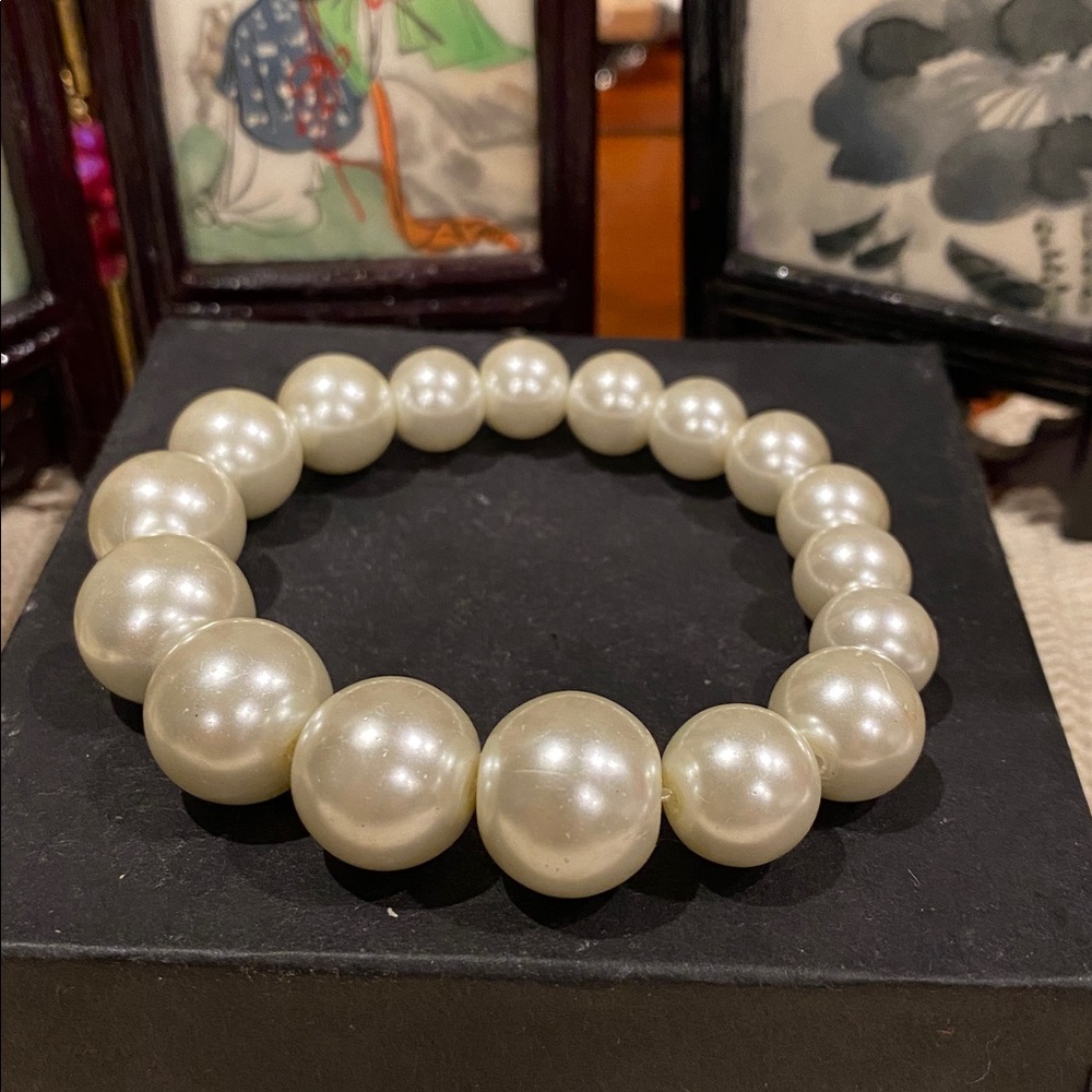 3/$10 Elegant Graduated Glass Pearl Bracelet - Picture 2 of 2